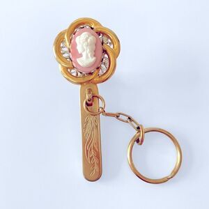 Vintage Kings Cameo Key Finder Clip